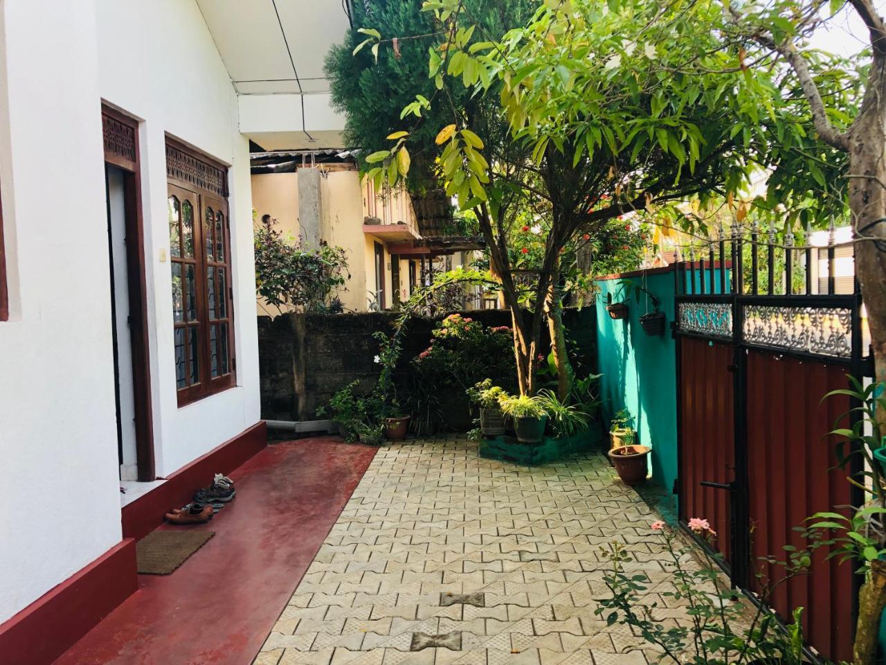 Hikkaduwa Backyard Beach Homestay كالي المظهر الخارجي الصورة